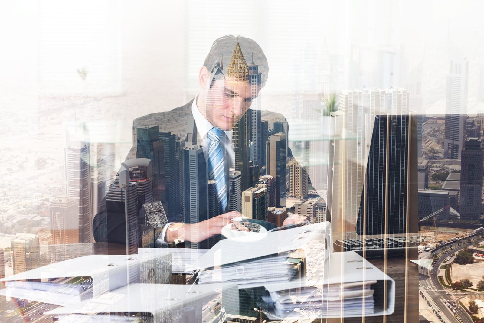 Accountant aan het werk in een modern kantoor
